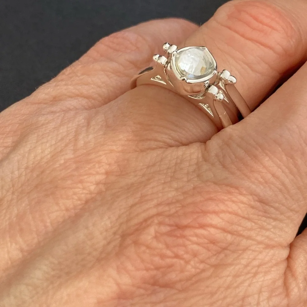 Avon Jewelry, Inverting Cocktail SilverTone Pave/Faceted Rhinestone 8 Ring R-2 - Picture 8 of 12